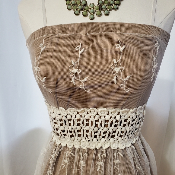 Cute little dress - Picture 2 of 6